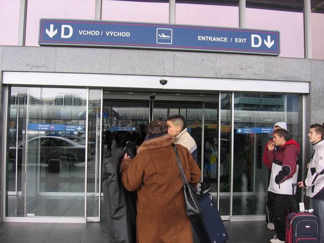 Vchod do letišťní haly tn0755.jpg