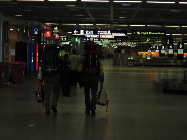Odchod z haly tn0814.jpg