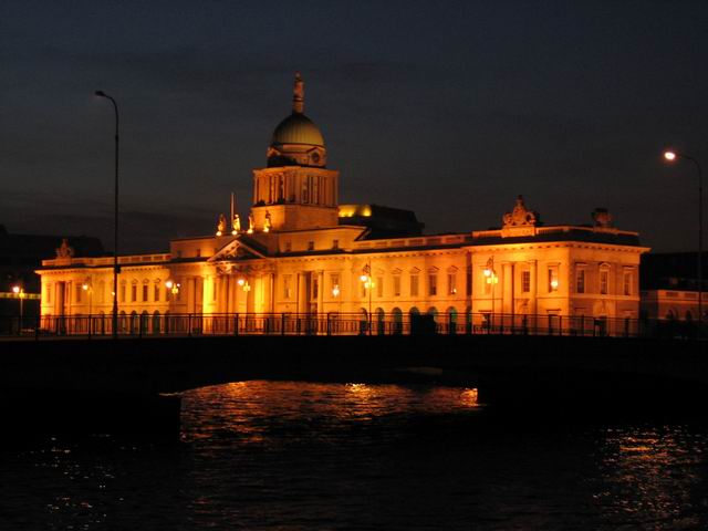 Custom house v noci tn1177.jpg