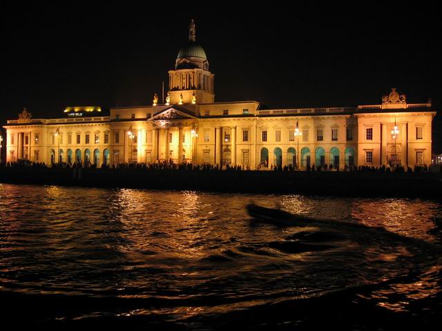 A Custom house s loďkou tn1246.jpg