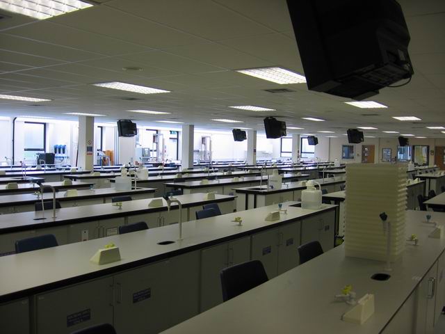 Laboratoř tn_2681.jpg