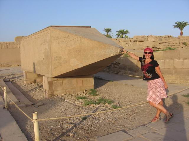 Zbytek druhého obelisku Hatshepsut tn_7337.jpg
