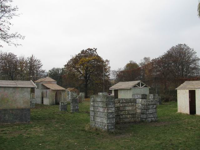 Hřiště s domečky tn_3035.jpg