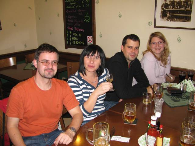 Druhá polovina stolu tn_9000.jpg