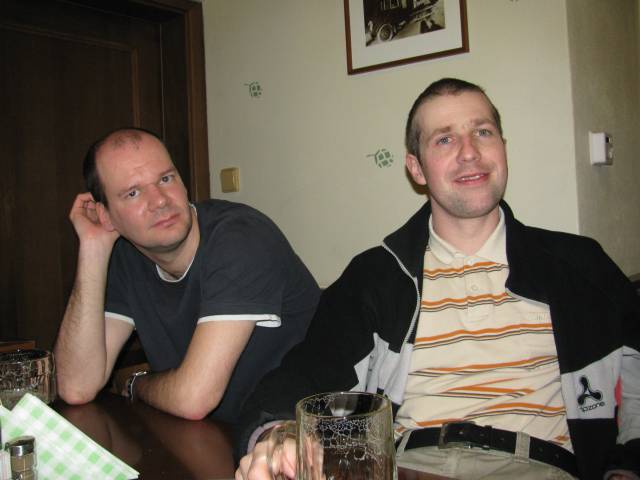 Pájík se rozšafně posadil za stolem a začal povídat tn_9002.jpg