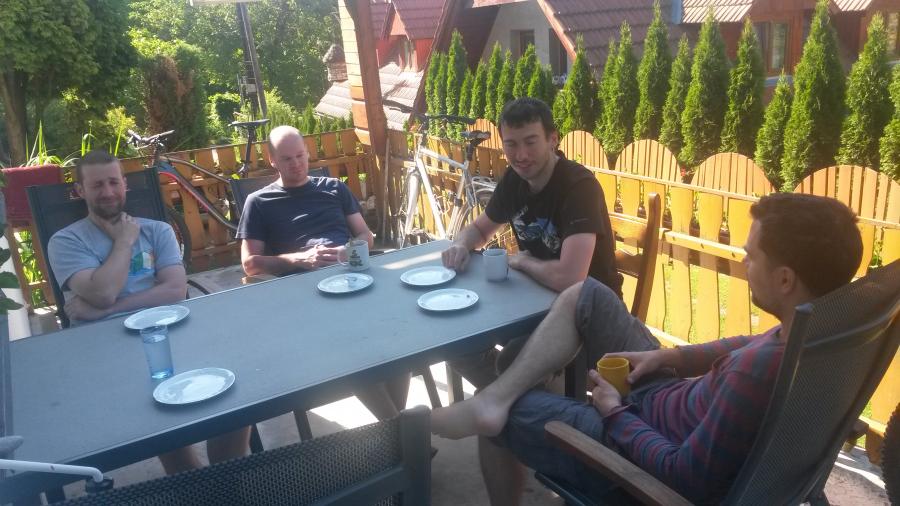 Nejprve je nutné se vydatně nasnídat tn_d2_20150606_091111.jpg
